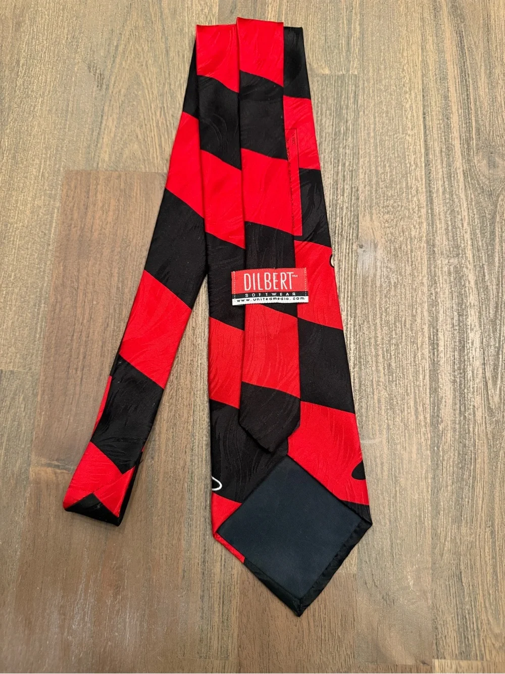 Dilbert & Dog Red Black Silk Novelty Tie United Feature Syndicate 4”